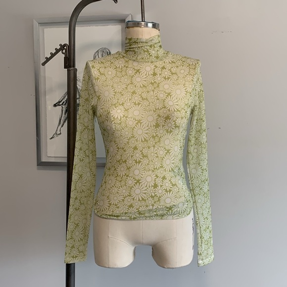 Levi’s 60s Inspired Sheer Daisy Top - Picture 3 of 6